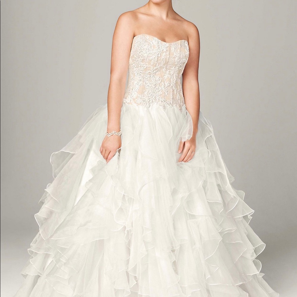 BEAUTIFUL WEDDING DRESS, VEIL, and BELT
